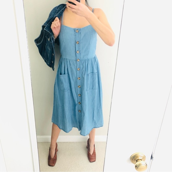 Light wash denim looking apron flare dress with big front pockets button down - Picture 10 of 17